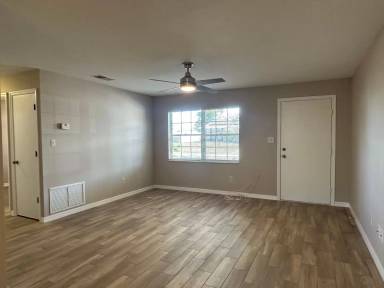 Main picture of 2526 Poet Ln