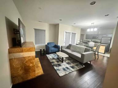 Main picture of 830 E Bowen Ave