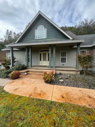 Main picture of 1202 NE Rocky Dr