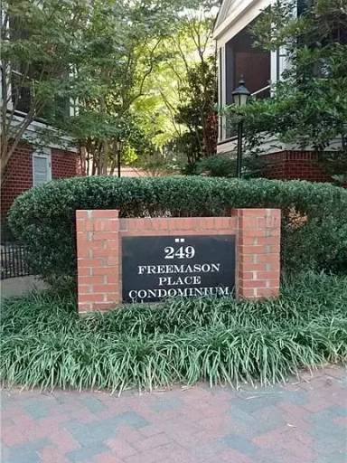 Main picture of 249 W Freemason St