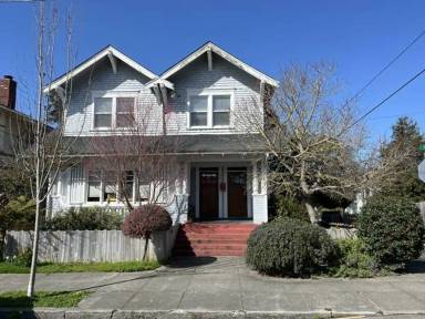 Main picture of 241 15th St