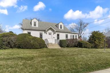 Main picture of 205 Chestnut Pkwy