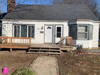 Main picture of 820 Illinois St