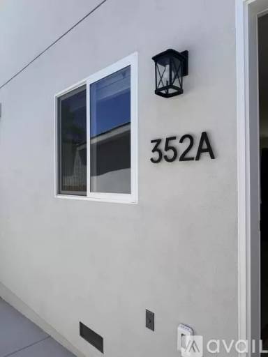 Main picture of 352 E Foothill Blvd