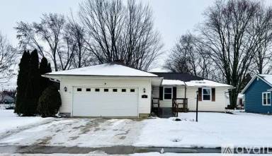 Main picture of 11 Surrey Ct