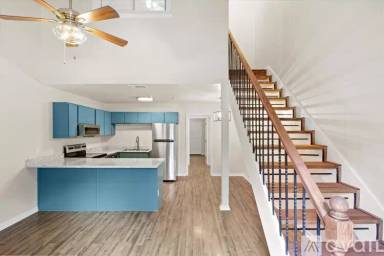 Main picture of 902 S Lipona Rd