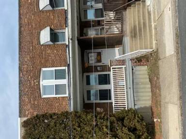 Main picture of 427 E Wall St