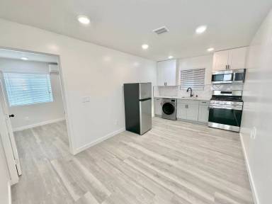 Main picture of 1637 Micheltorena St