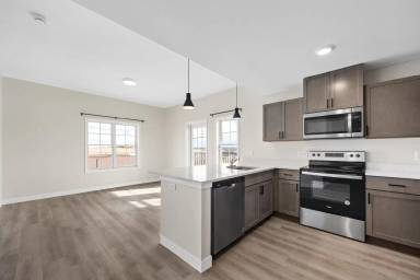 Main picture of 700 Mustang Ln