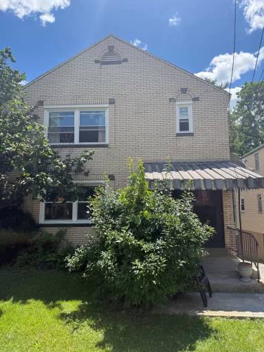Main picture of 2121 Pioneer Ave