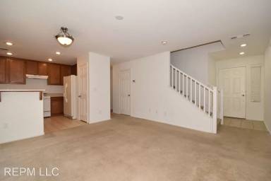 Main picture of 8277 Time Machine Ave