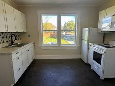Main picture of 406 Montgomery St