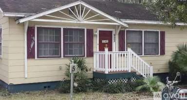 Main picture of 923 SW 8th Ln