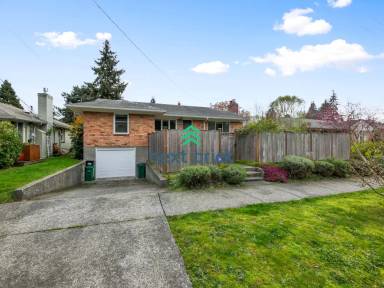 Main picture of 4021 NE 58th St