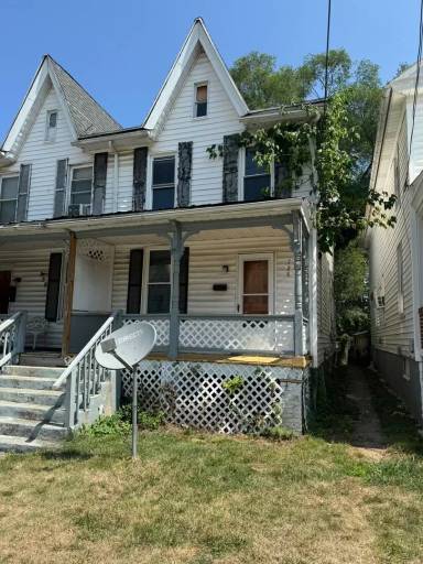 Main picture of 728-730 W King St