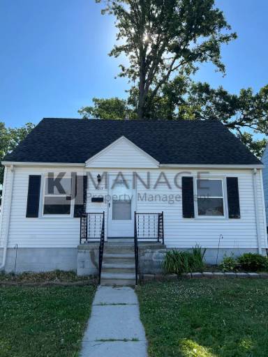 Main picture of 5013 S Hubbard St