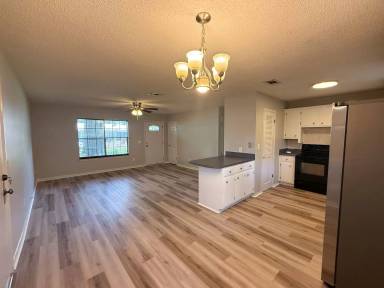 Main picture of 5240 Catalina St