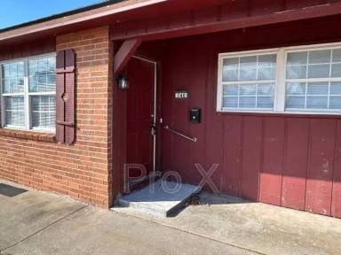 Main picture of 740 N 6th St