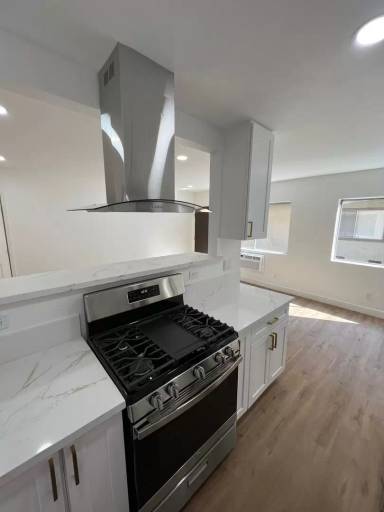Main picture of 8241 Whitsett Ave