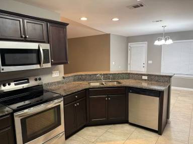 Main picture of 220 Palmetto Ave