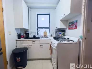 Main picture of 128 Thompson St