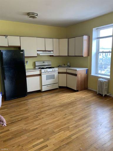 Main picture of 1335 74th St