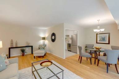 Main picture of 6135 Leesburg Pike