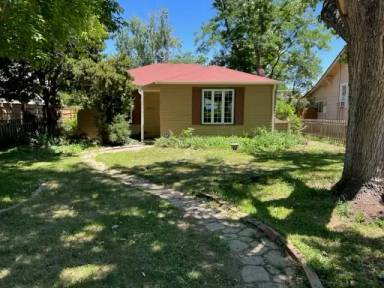 Main picture of 2572 S Vine St