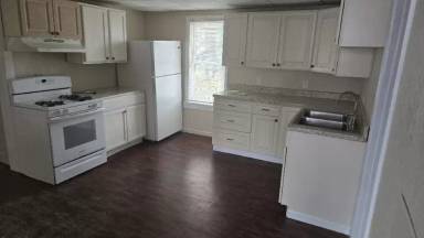Main picture of 412 1/2 Adams Ave