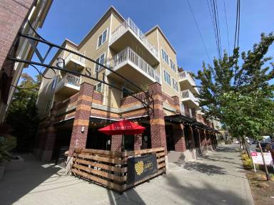 Main picture of 2300 NE 65th St