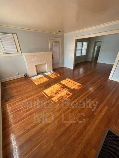 Main picture of 5400-5402 Harrison St