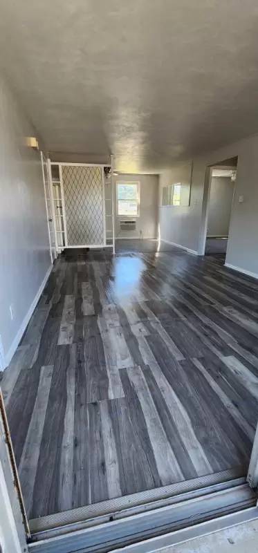 Main picture of 2 Golf Rd