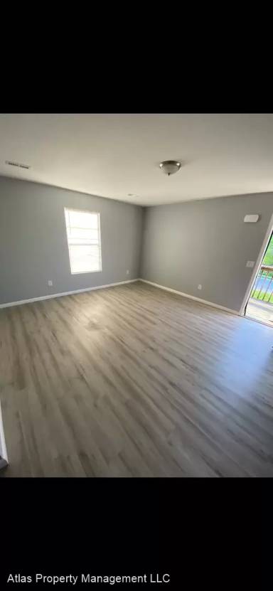 Main picture of 305 N 3rd St