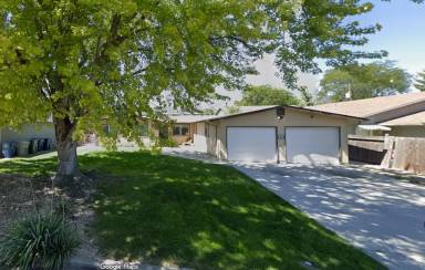 Main picture of 2420 Robert Ave