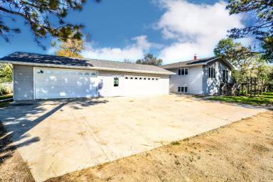 Main picture of 115 12th Ave NW