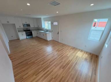 Main picture of 856 W 47th St