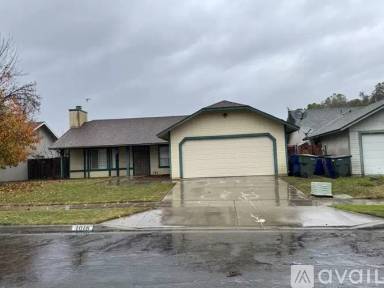 Main picture of 1018 W Minarets Ave