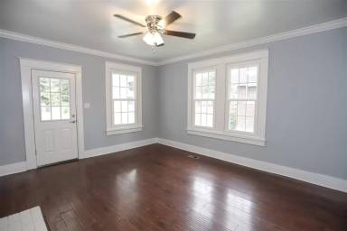 Main picture of 663 Spring St