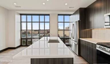 Main picture of 1123 W Randolph St