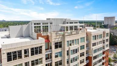 Main picture of 400 W North Street Apartments