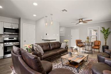 Main picture of 2612 Rogers Ave