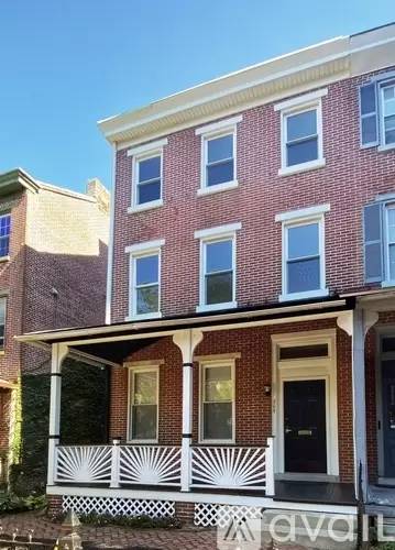 Main picture of 205 S Walnut St