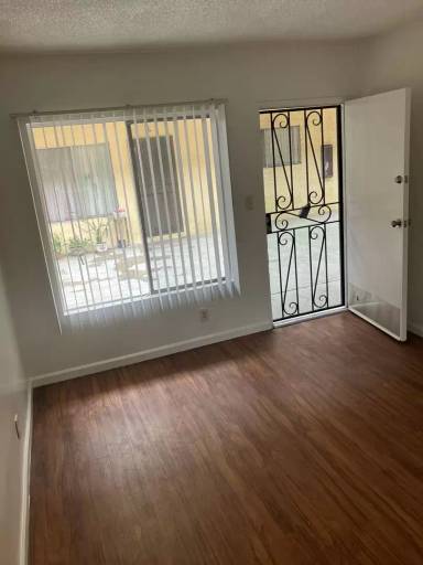 Main picture of 4526 Santa Ana St