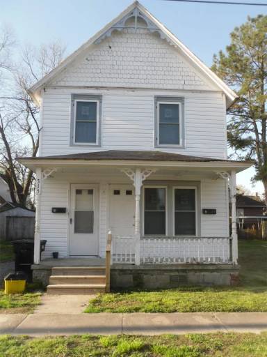 Main picture of 301 W Fearing St