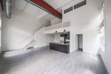 Main picture of 9 S Beaver St