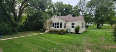 Main picture of 2175 E College St