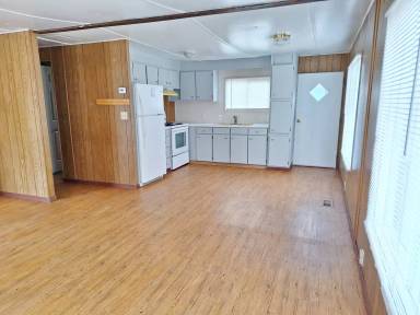 Main picture of 2903 NE Riverside Ave