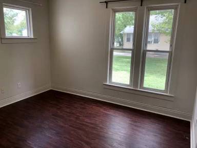 Main picture of 1000 8th Ave NE