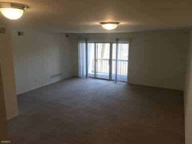 Main picture of 700 York St