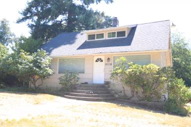 Main picture of 7625 SW Point Robinson Rd